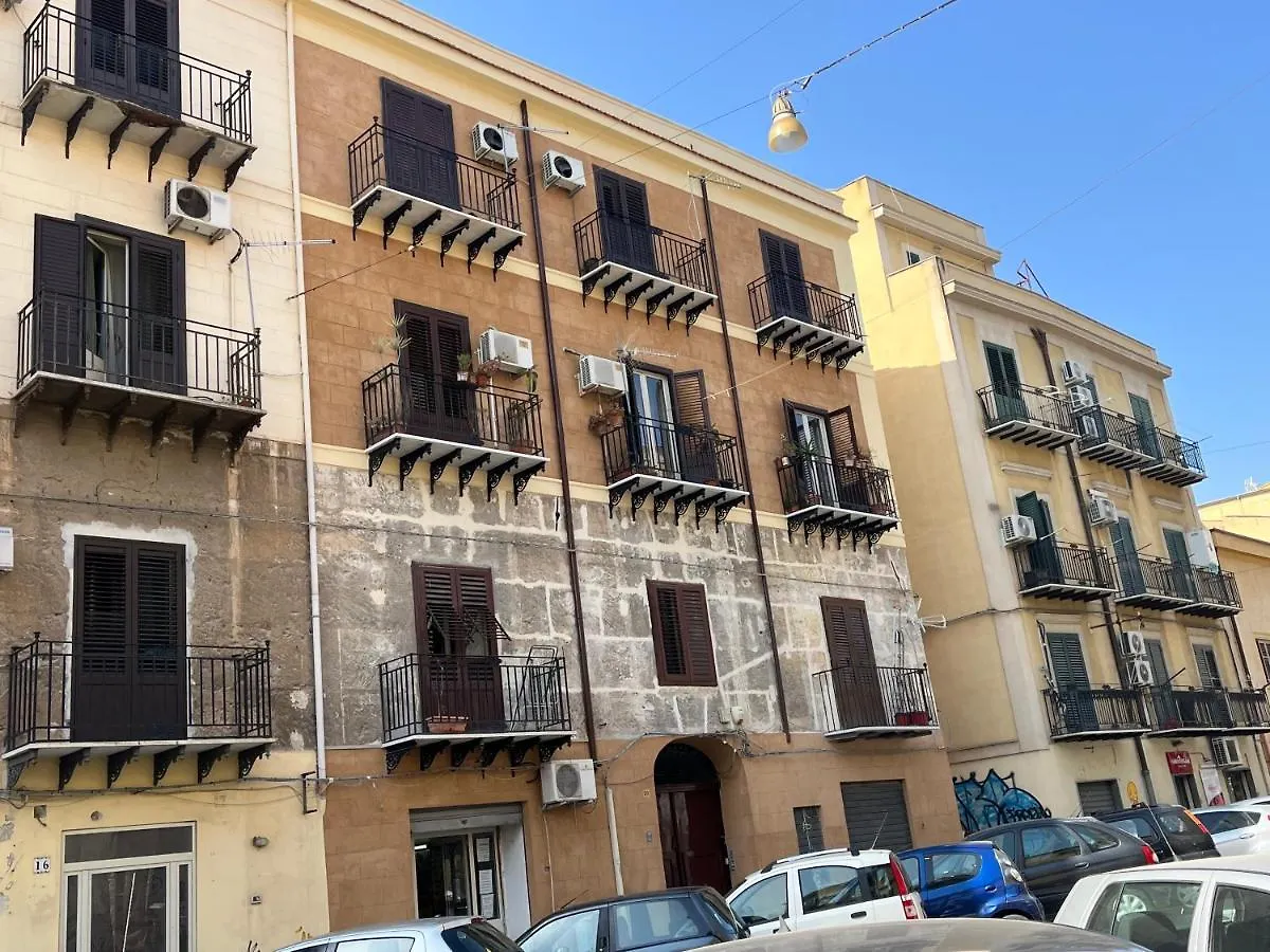 Home.70 Carini Palermo Itálie